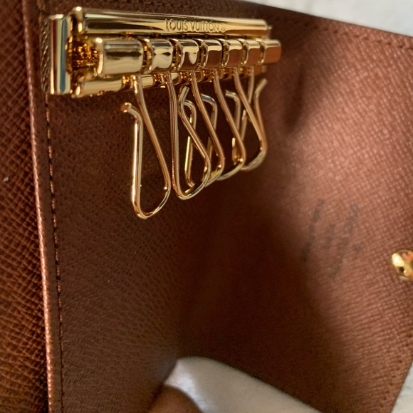 Authentic Louis Vuitton 6 Key Holder in Monogram - Picture 3 of 4